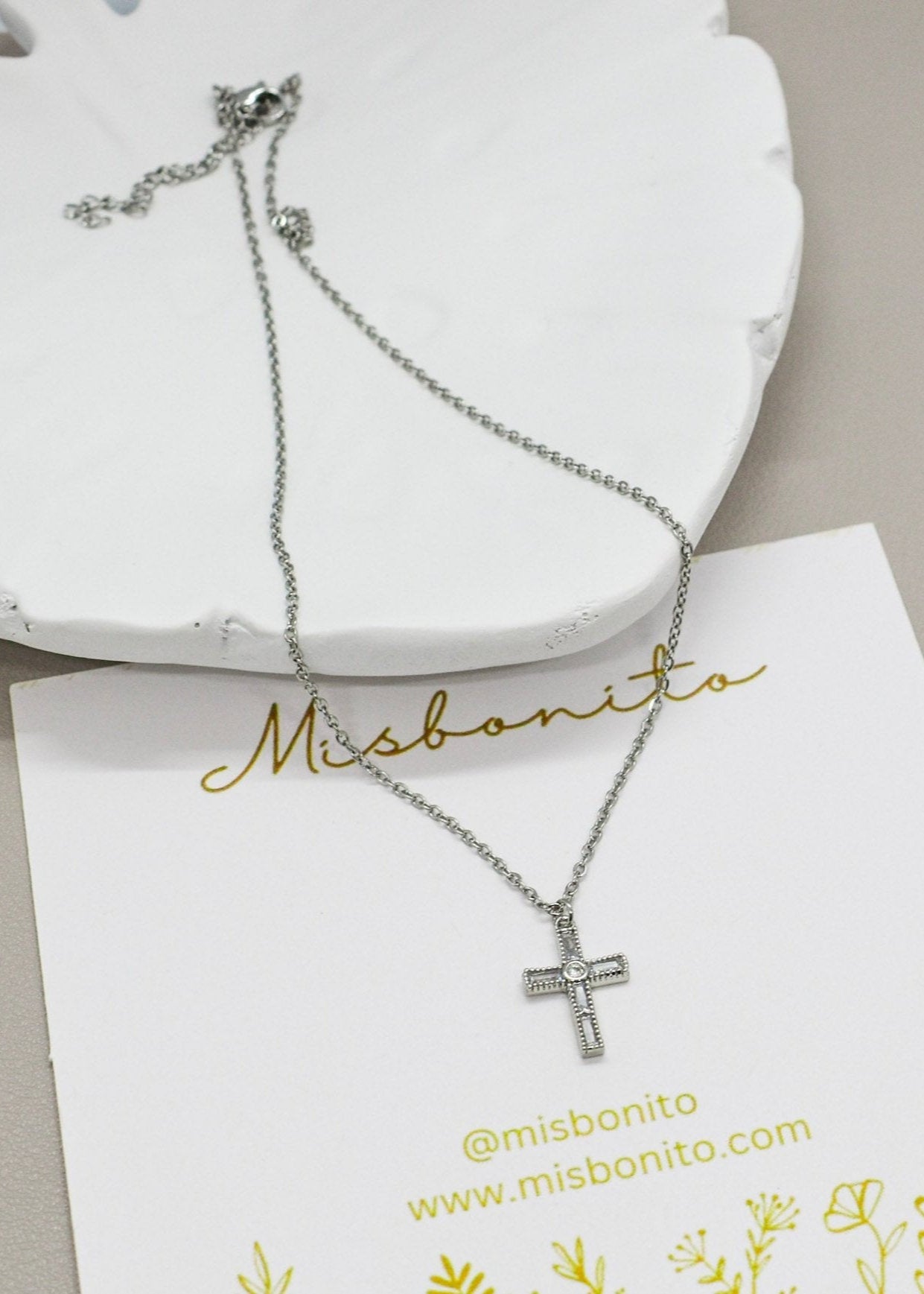 Cross tiny necklace