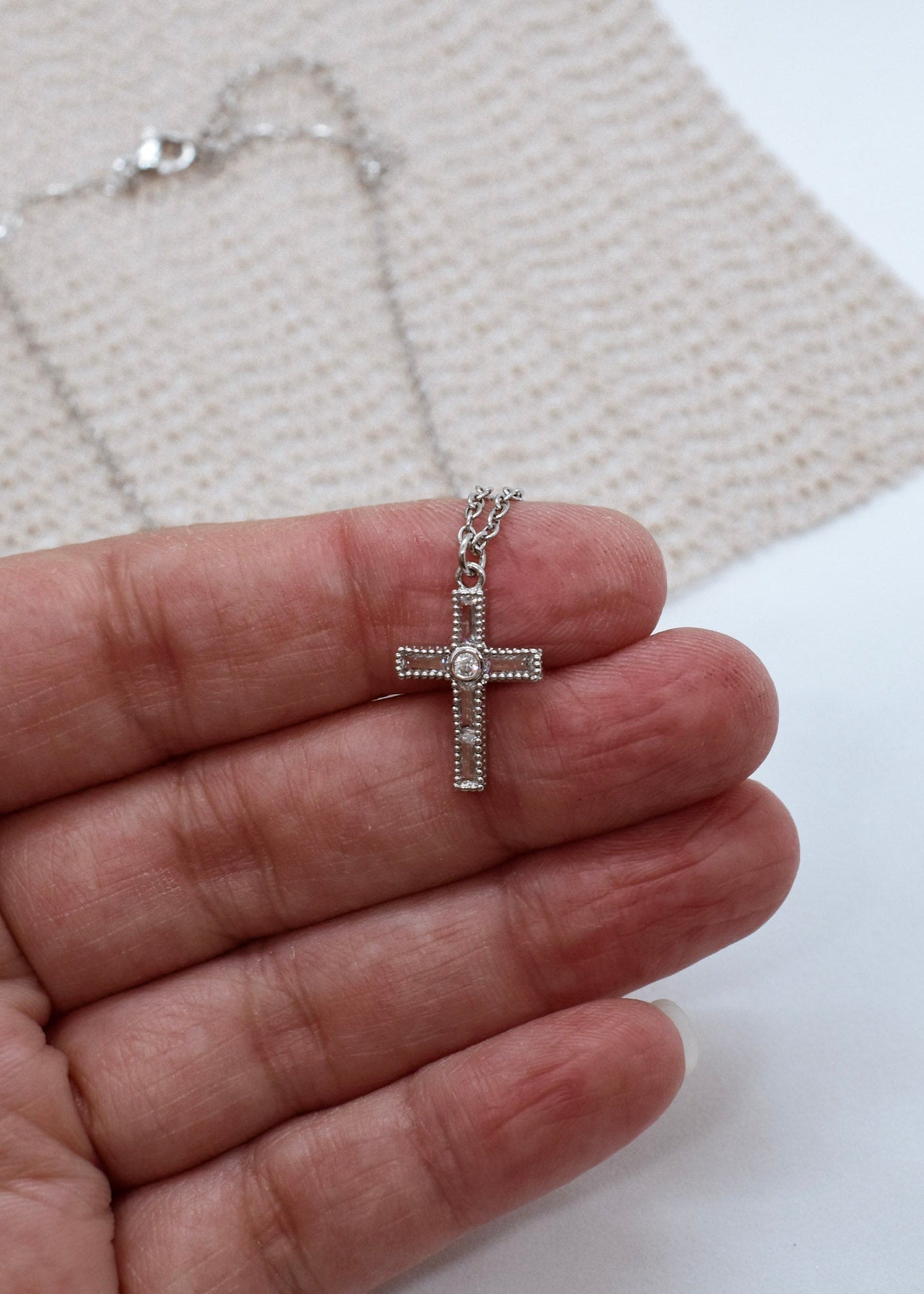Cross tiny necklace