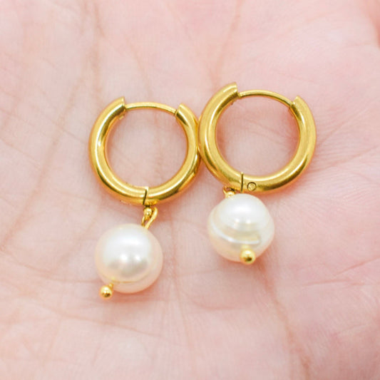 Freswater pearl hoops
