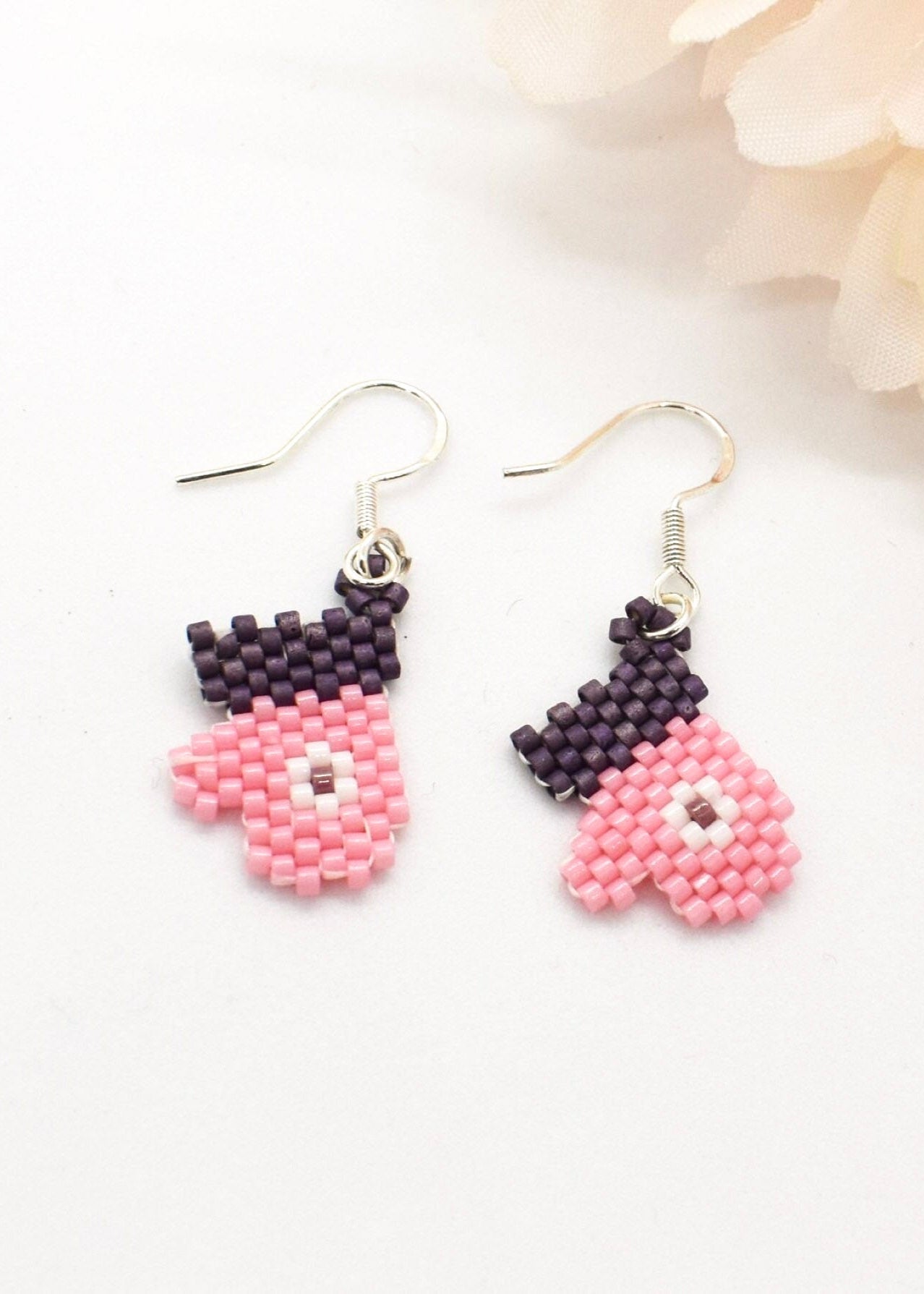 Min glove earringss