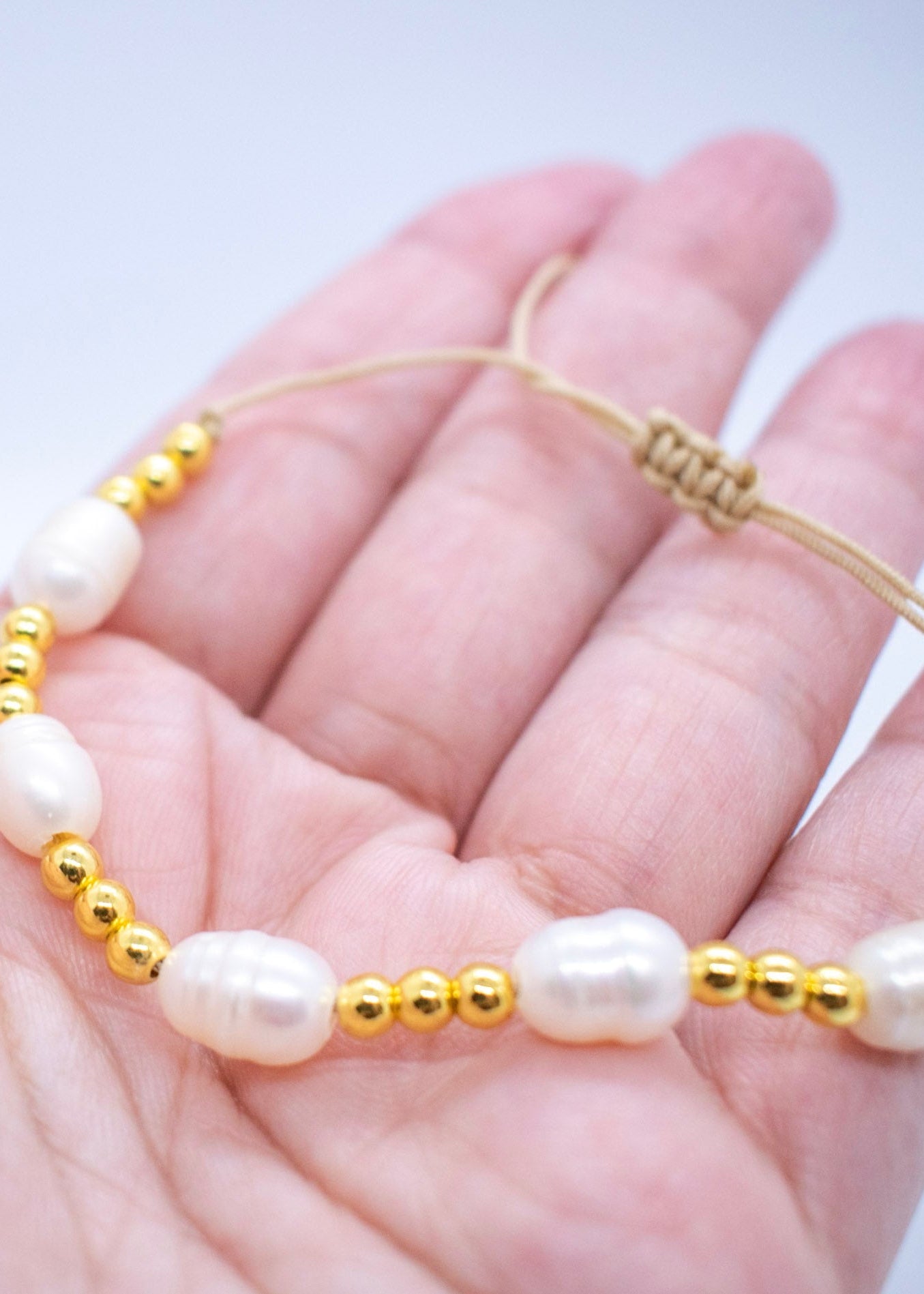 Pearls and gold bracelet adjus