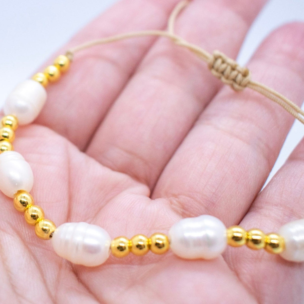 Pearls and gold bracelet adjus