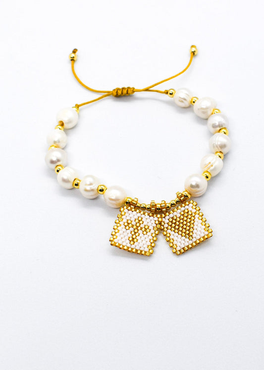 Scapular pearls bracelets white
