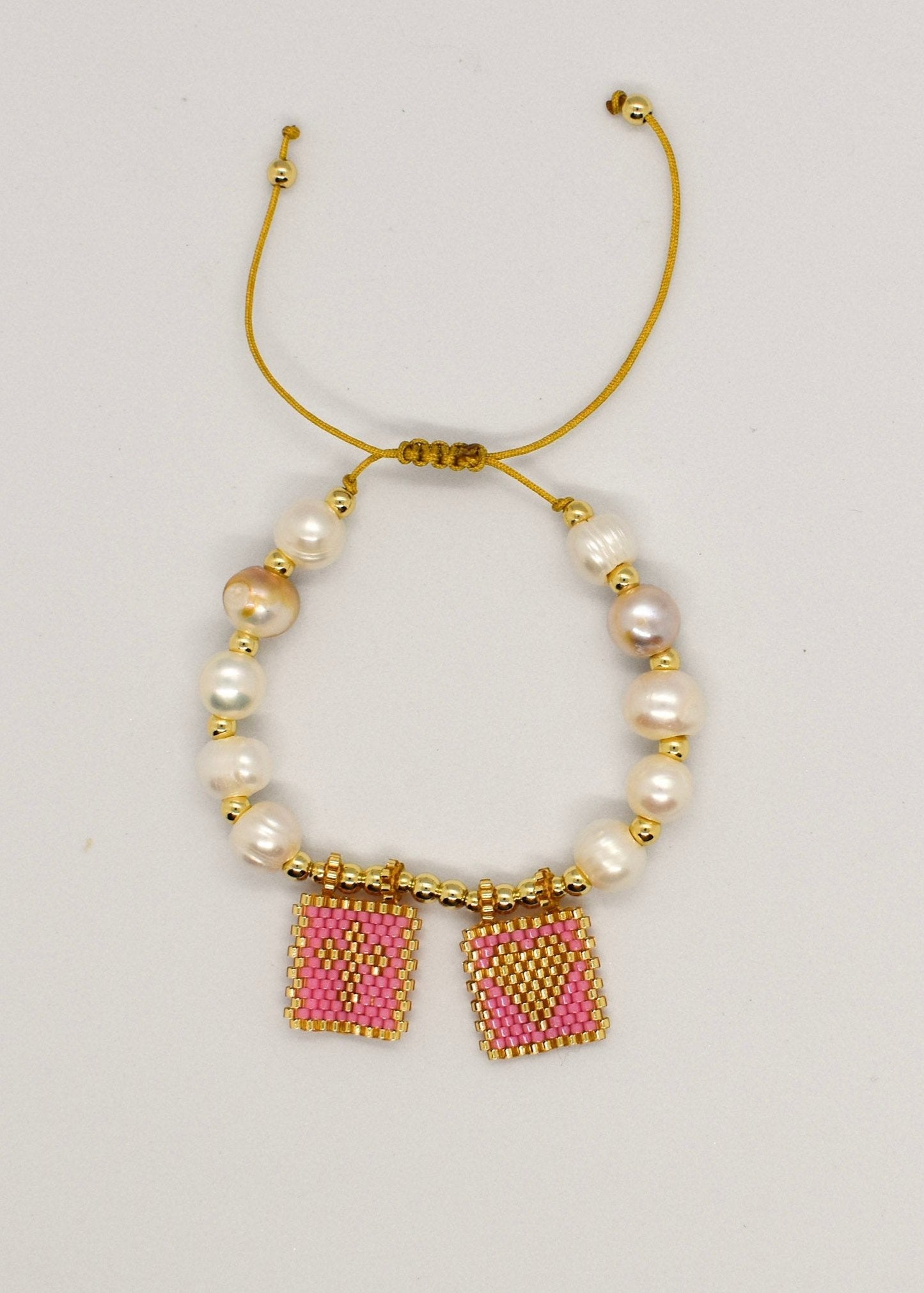 Scapular pink bracelet