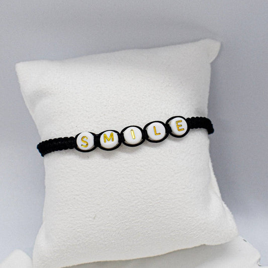 Smile macrame bracelet