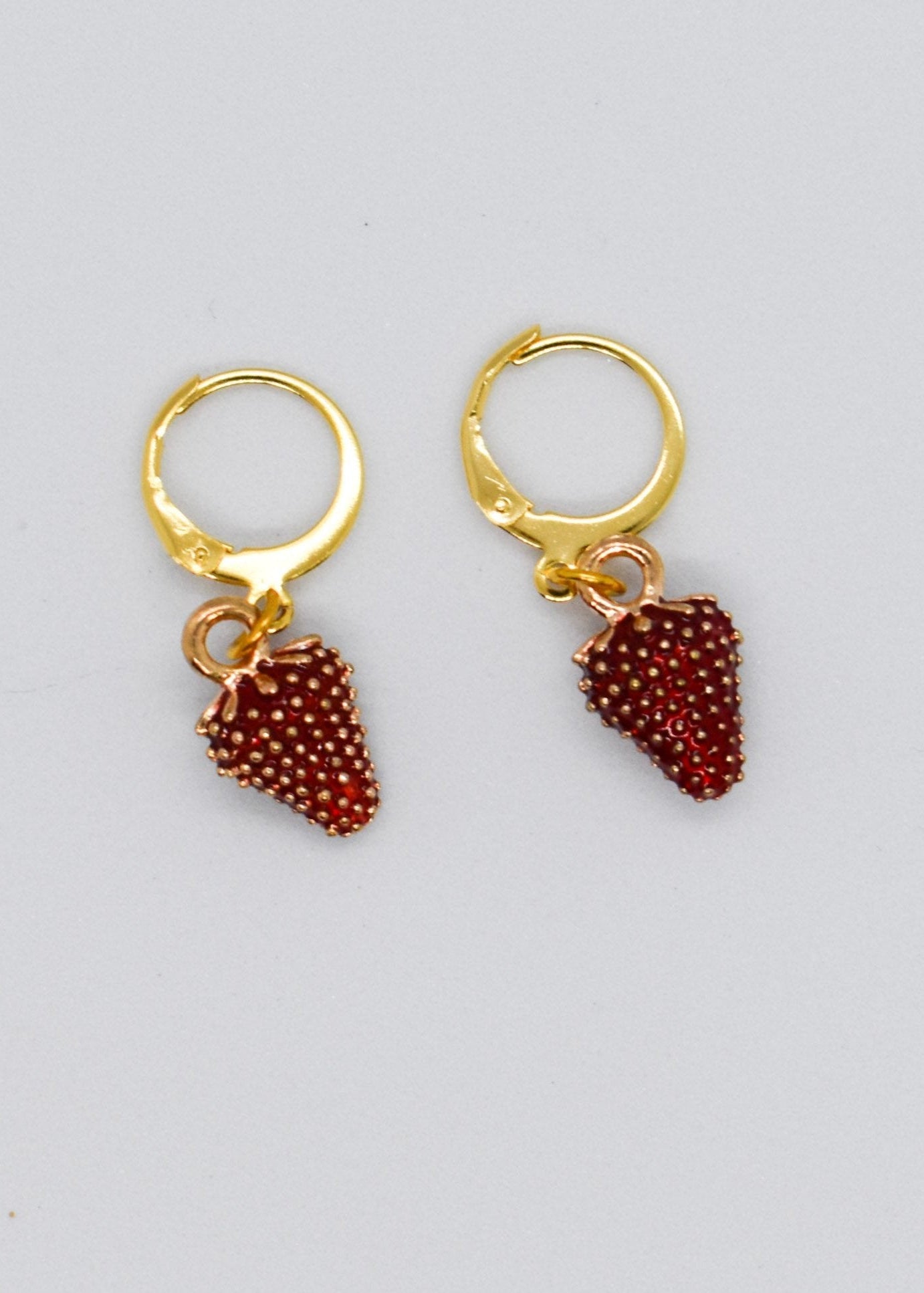 Strawberry short earrings