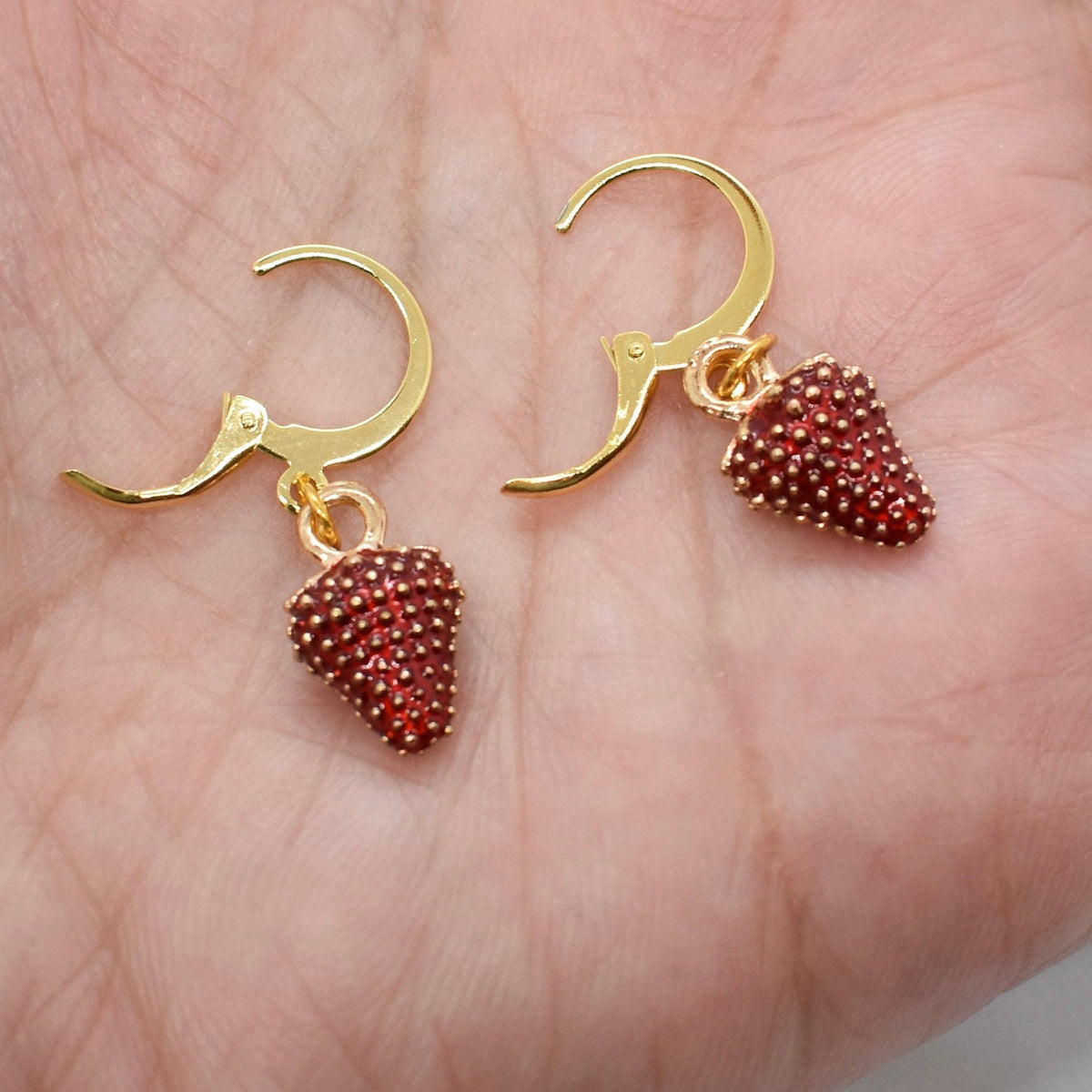 Strawberry short earrings