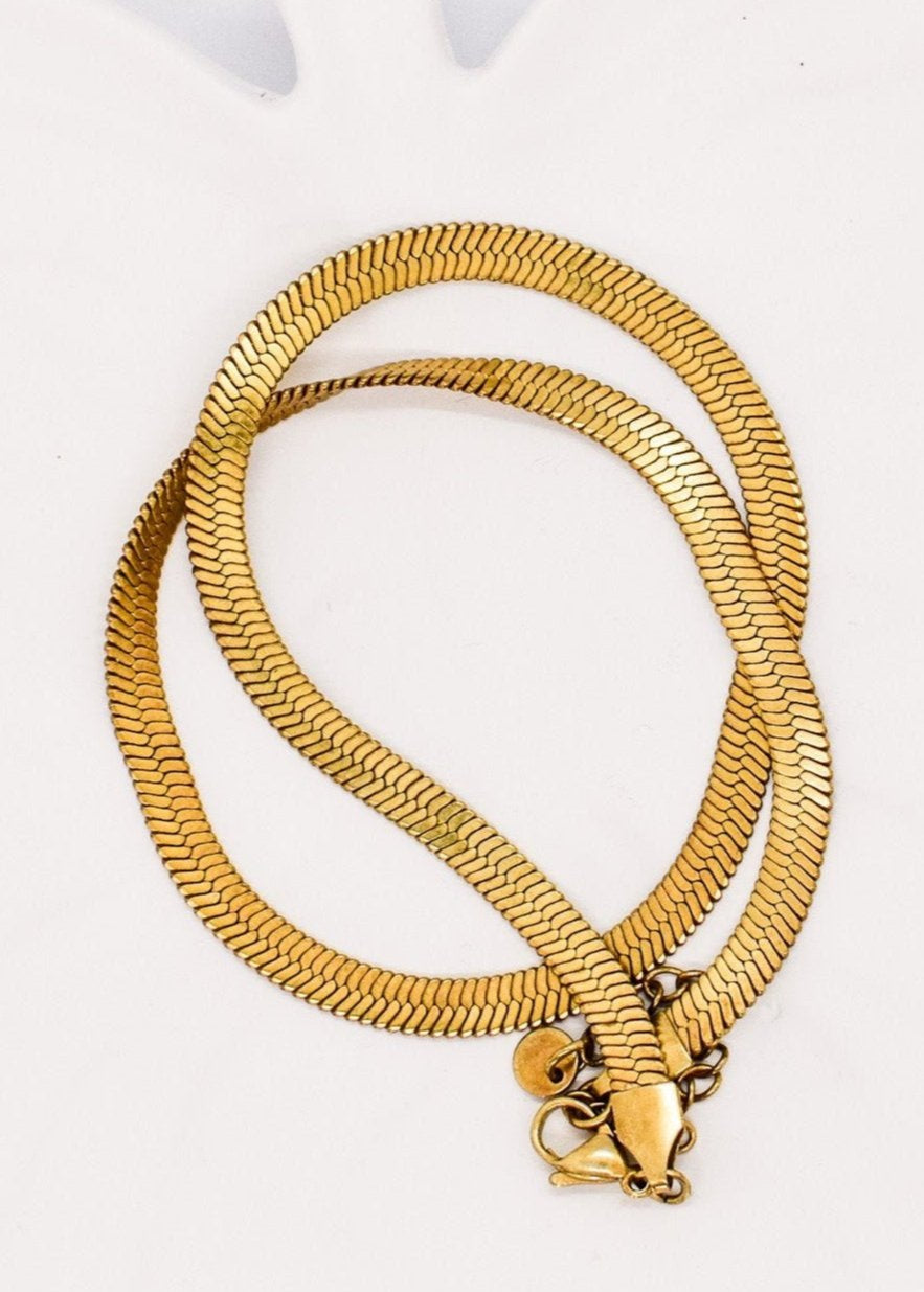 Thick snake necklace