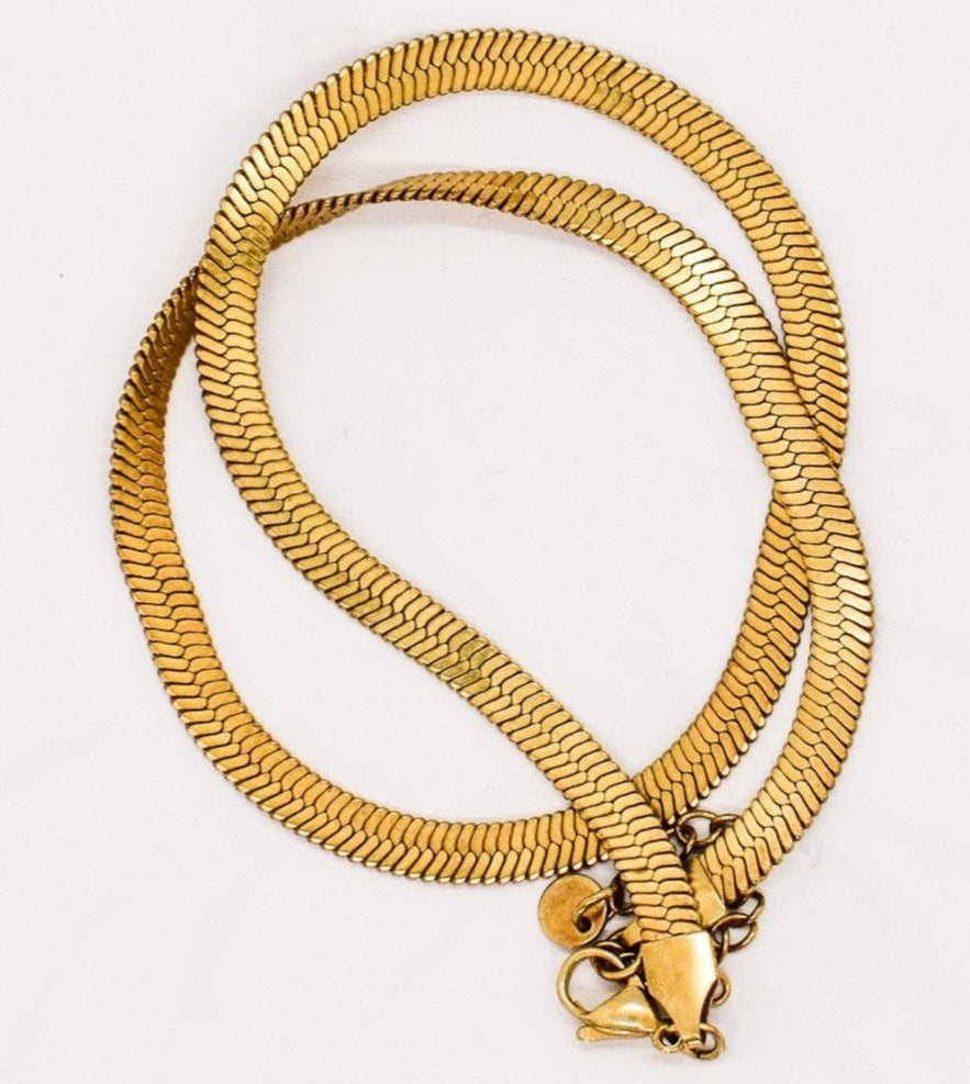 Thick snake necklace