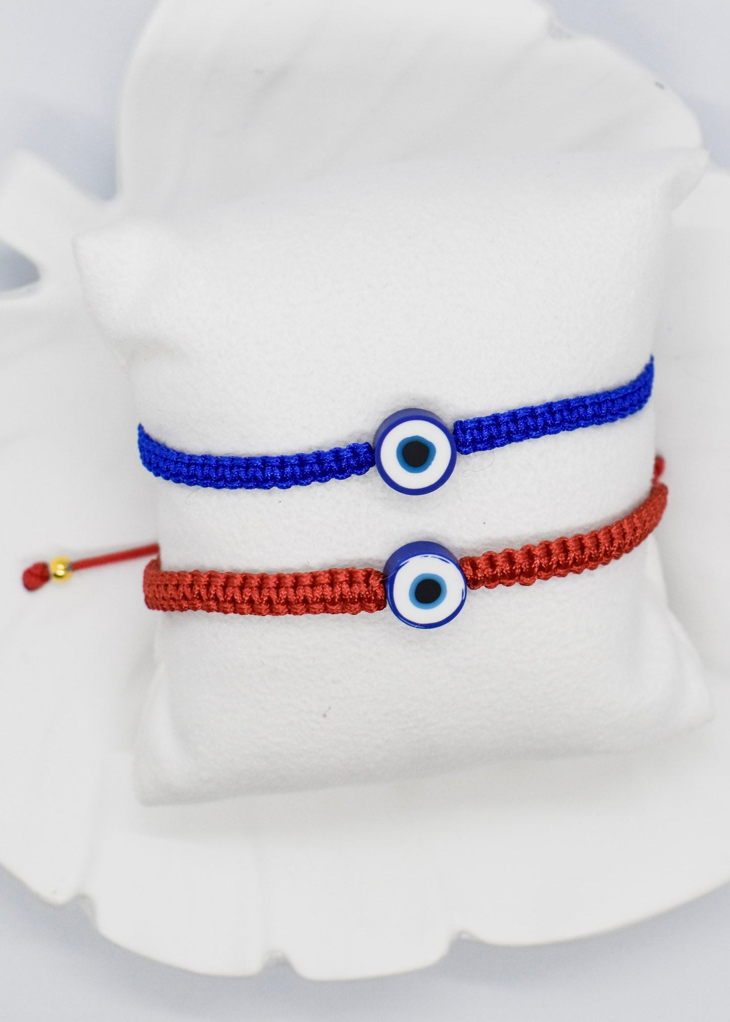 evil eye macramebracelets red and blue