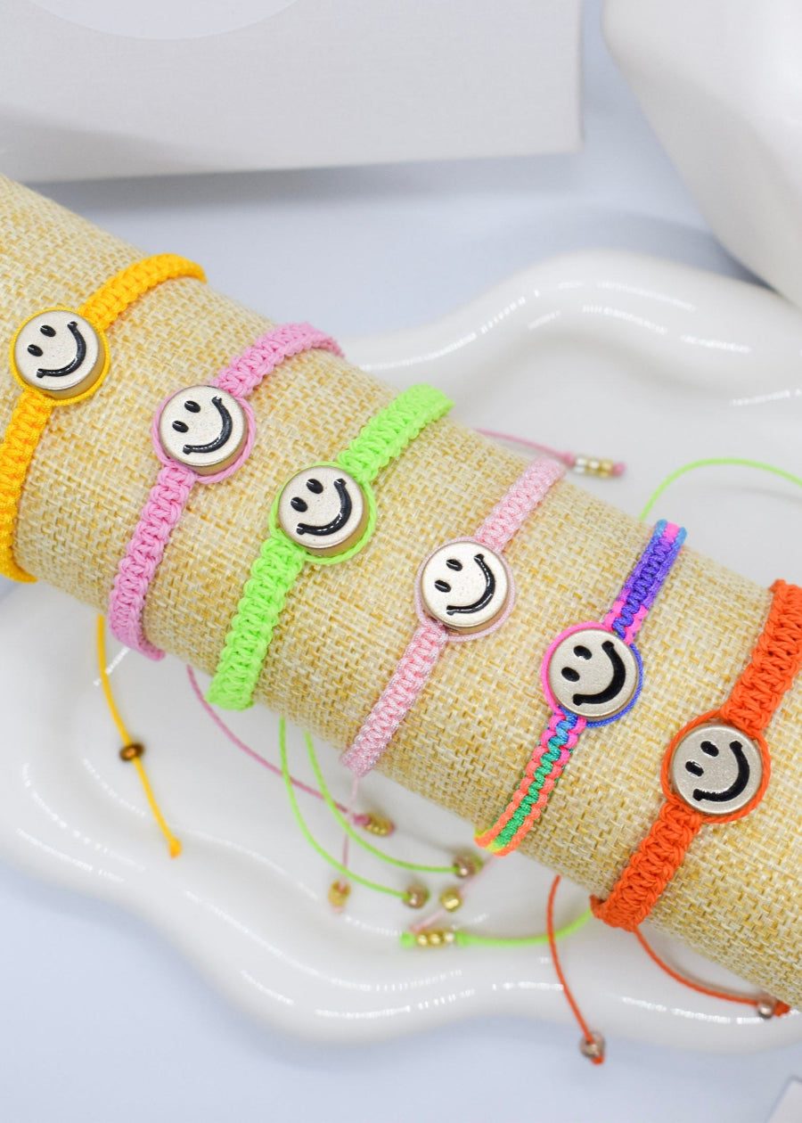 macrame Happy face bracelet