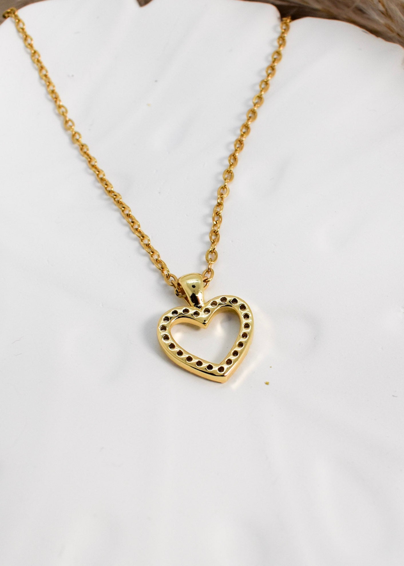 heart pendant necklace