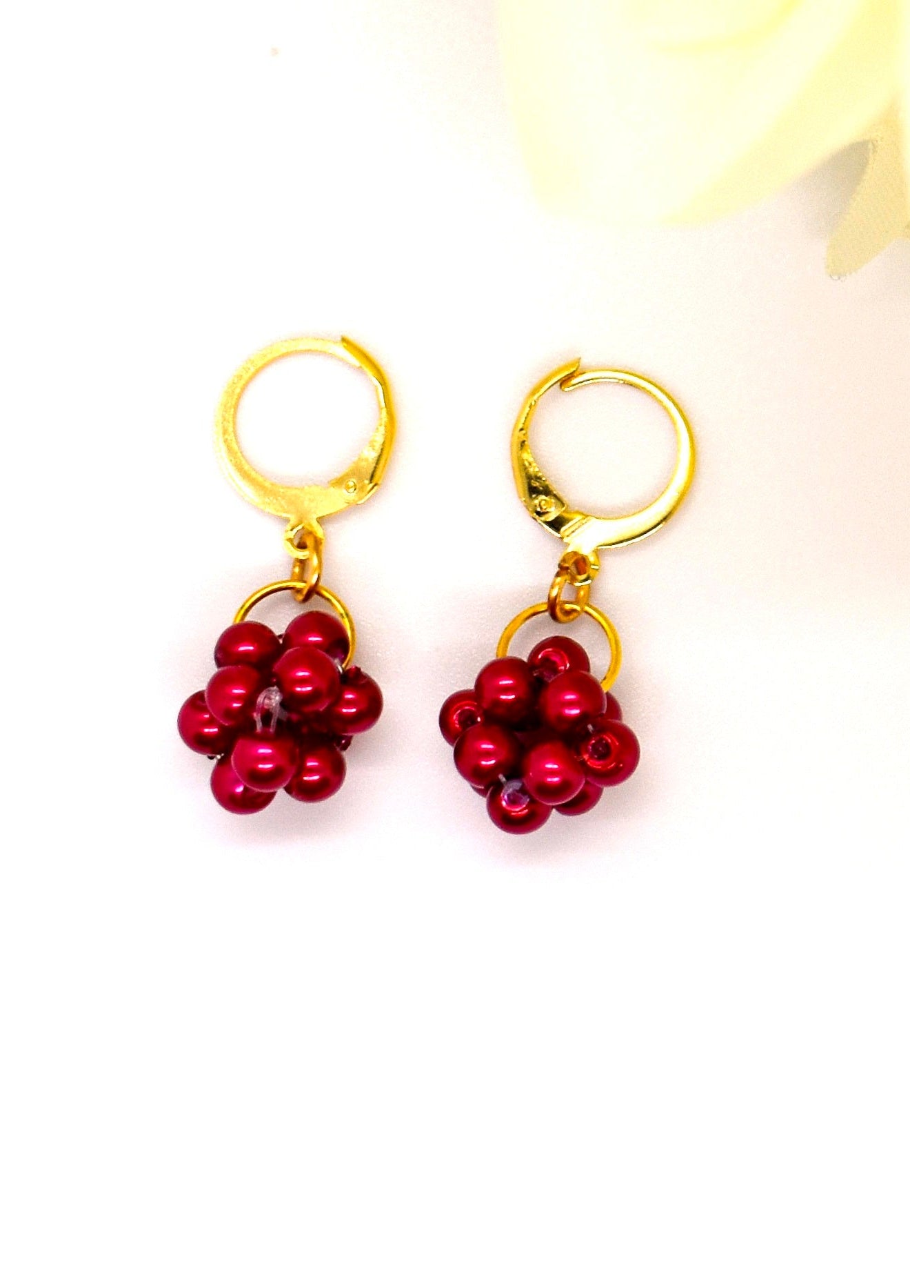 red pearls huggies