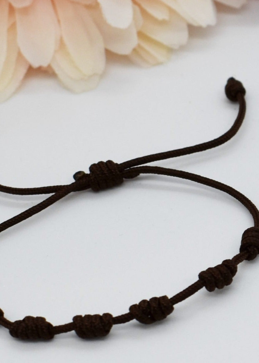 Seven knots bracelet