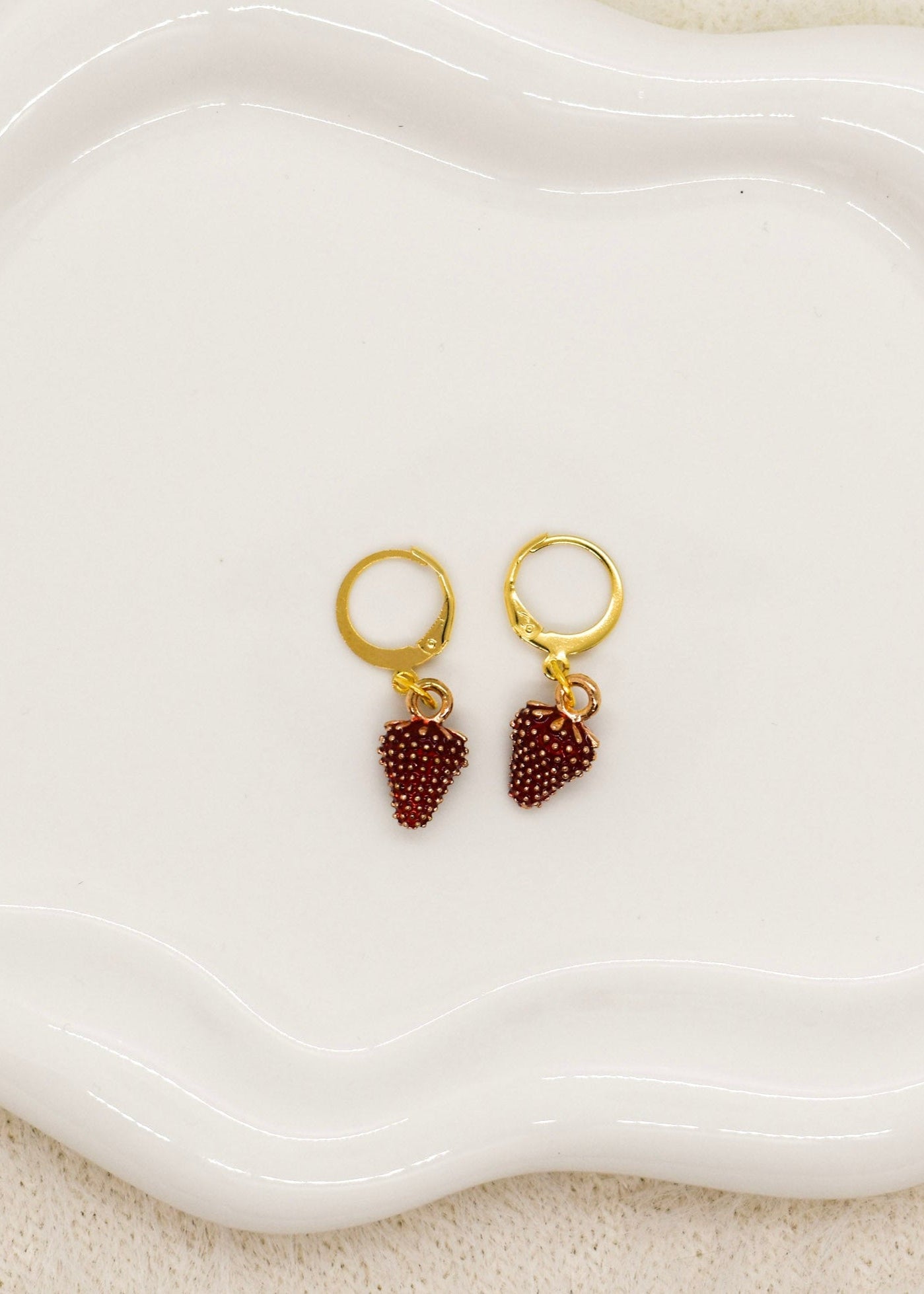 short fresa earrings