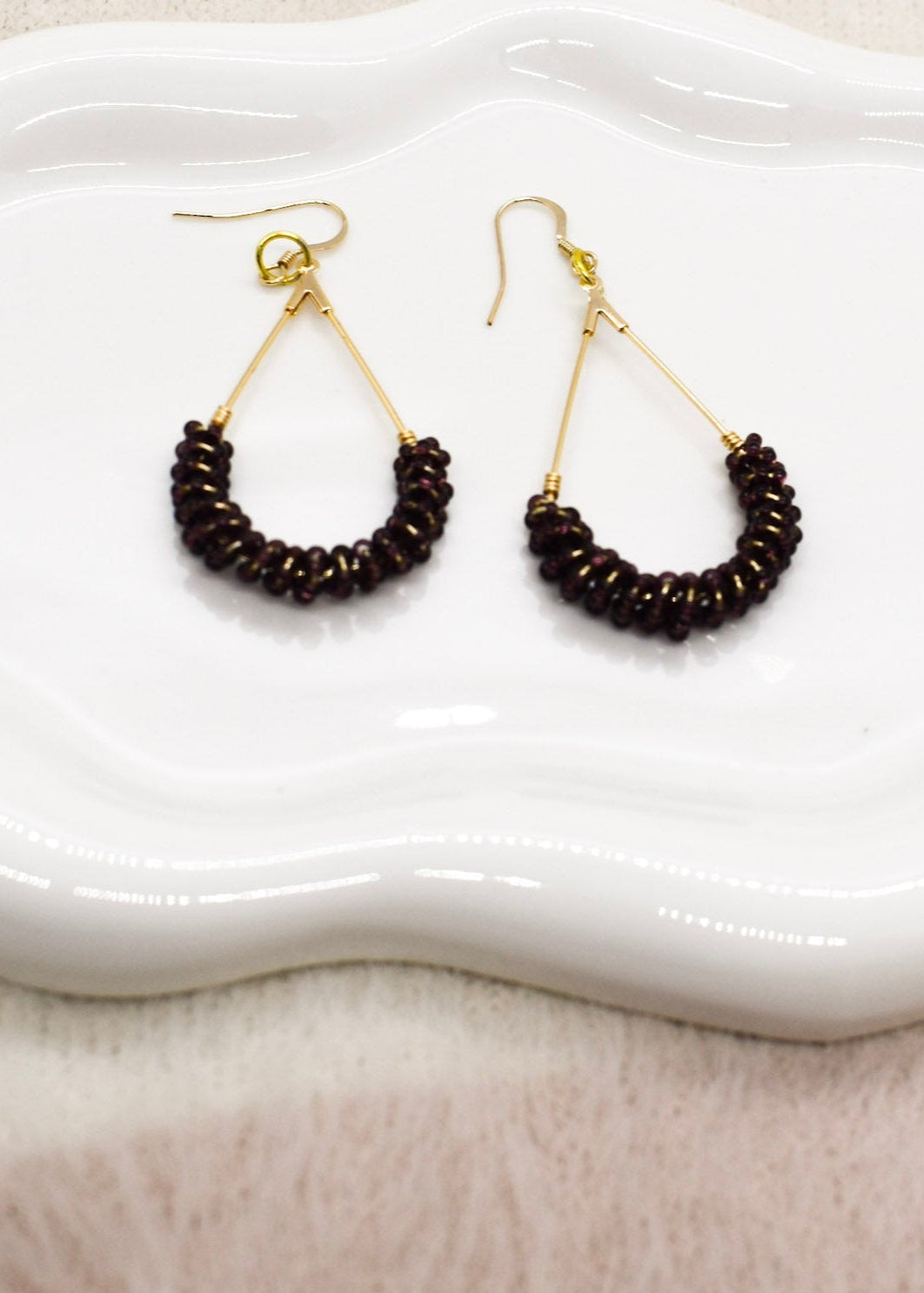 wire oval wrapped black earrings