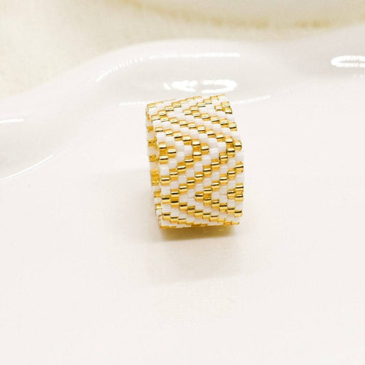 zizagwhiteand gold ring