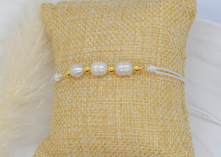 pearl earrings 