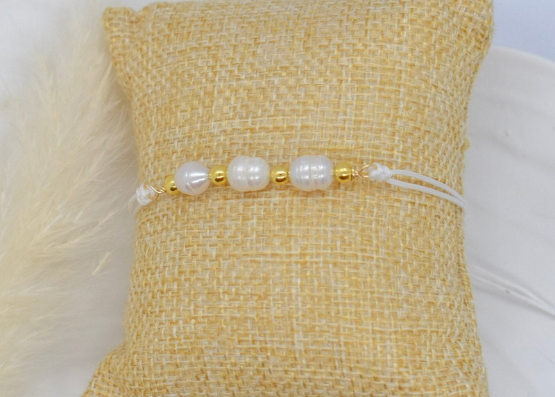 pearl earrings 