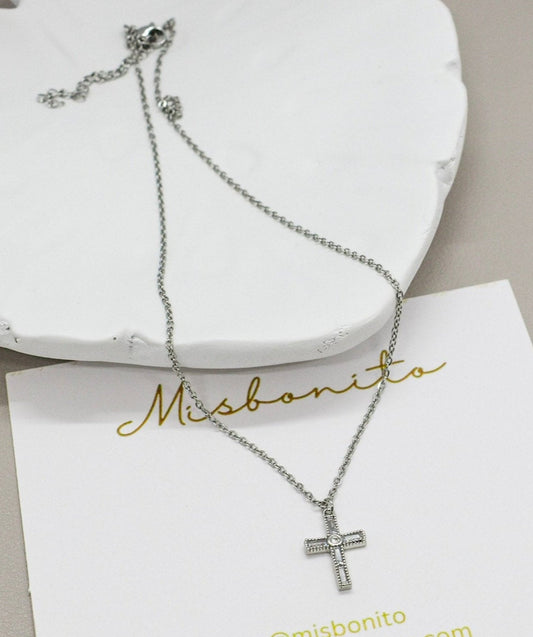 Cross tiny necklace