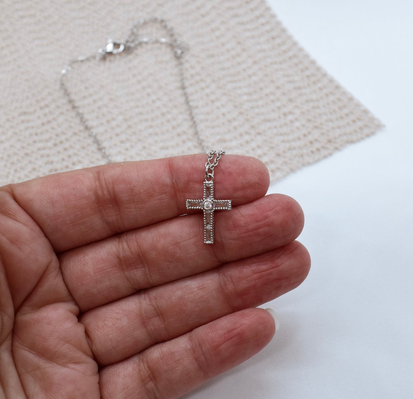 Cross tiny necklace