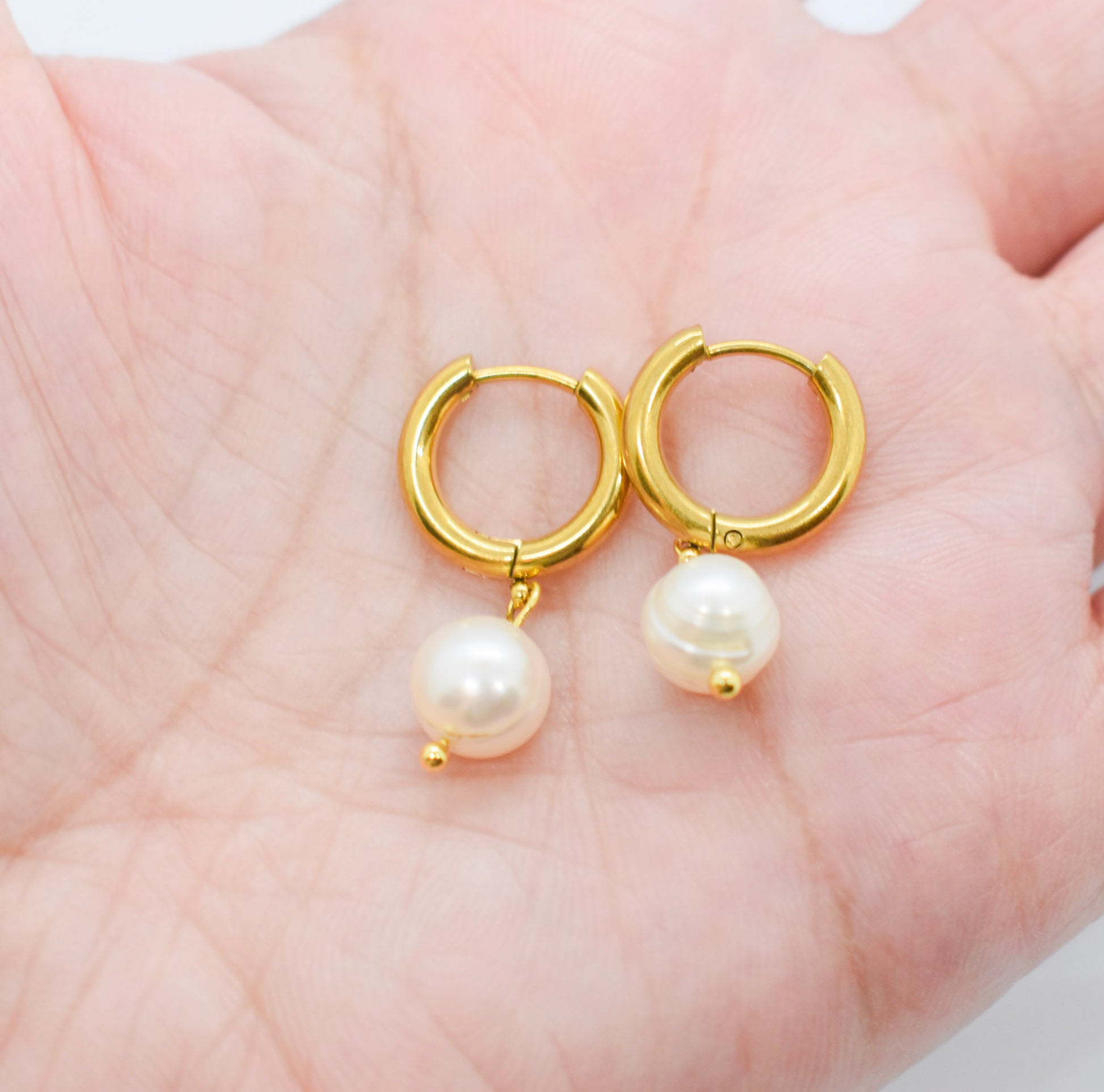 Freswater pearl hoops