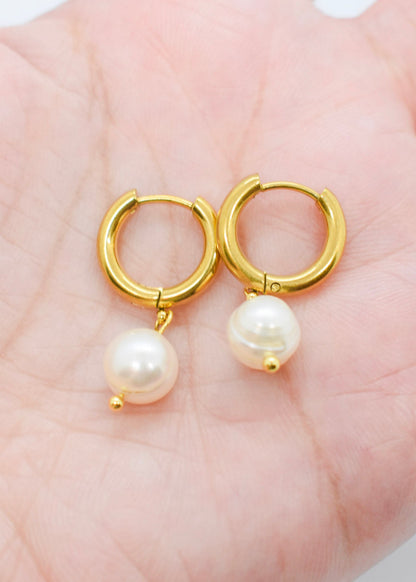 Freswater pearl hoops
