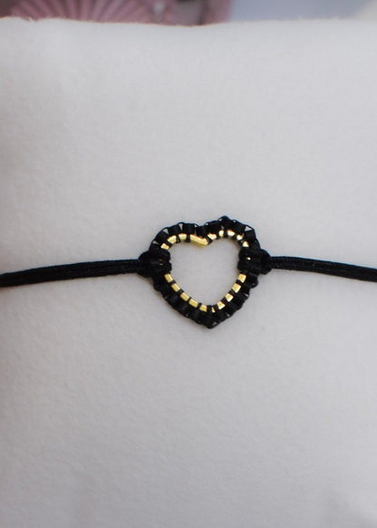 Miyuki black heart bracelet zoomed in