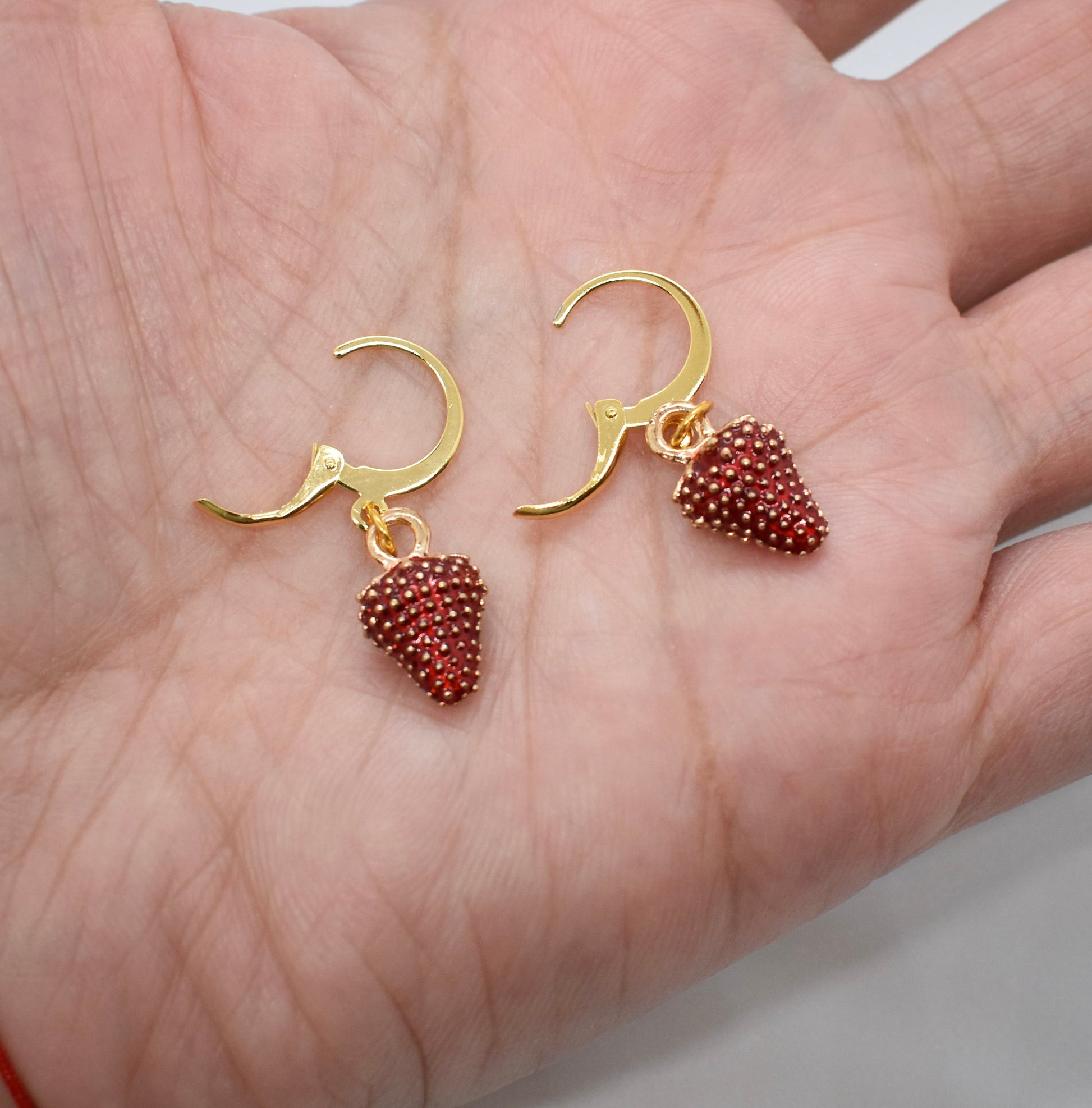 Strawberry short earrings