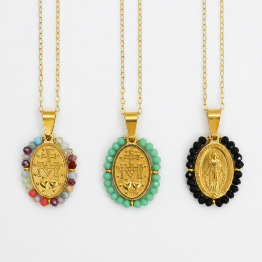 Collier Vierge Marie orné de cristaux