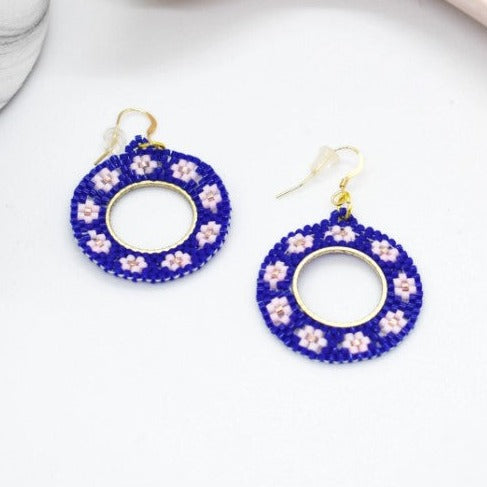 Blue flower round earrings