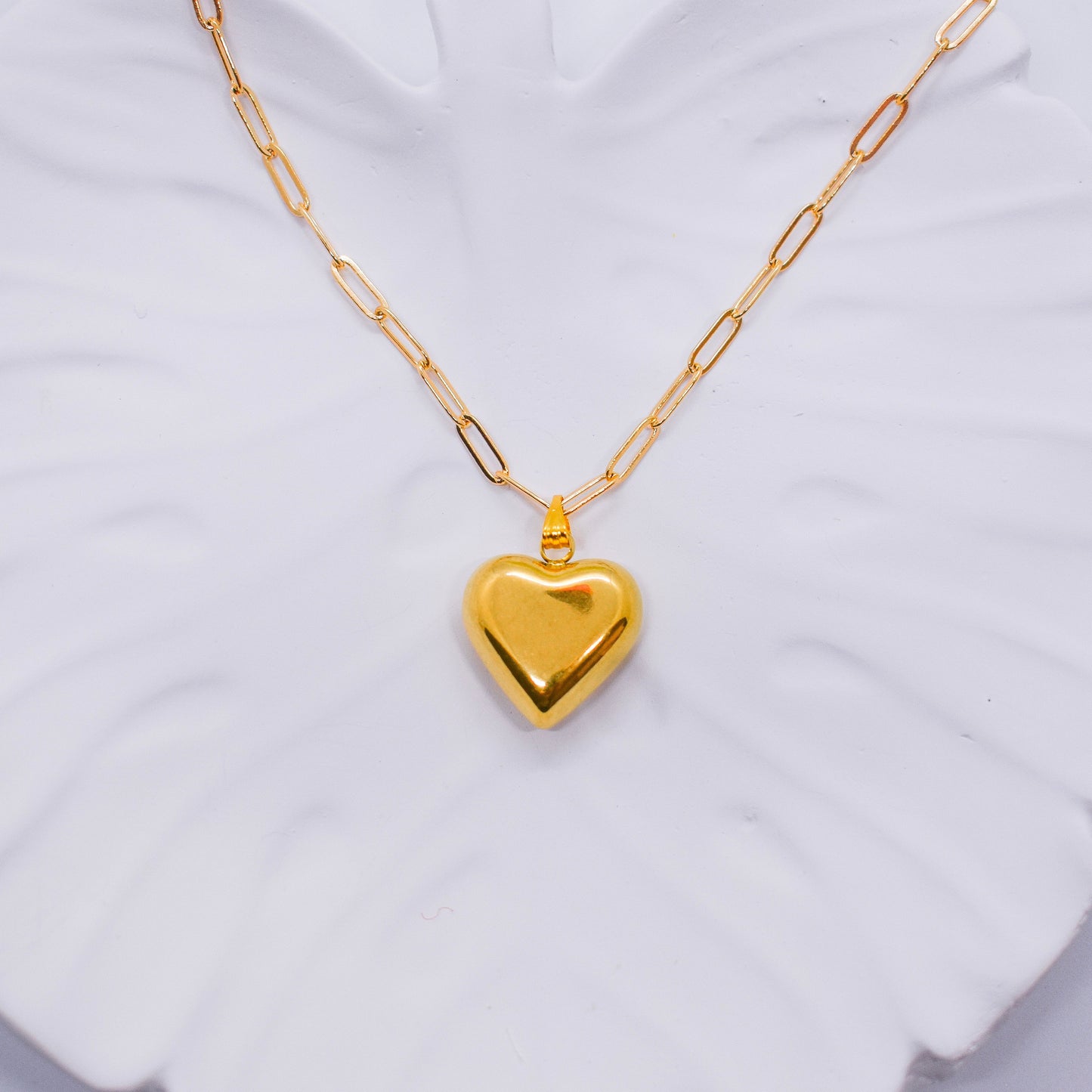 CHUNKY HEART NECKLACE