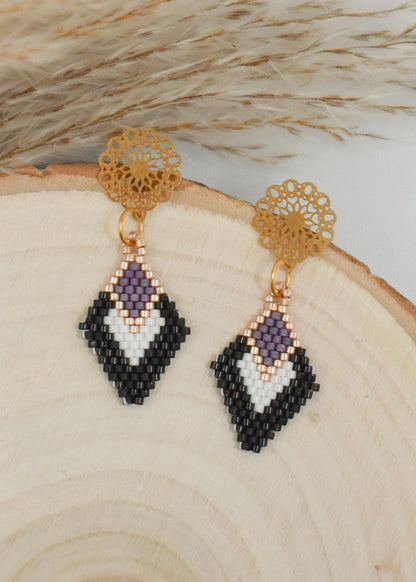 diamond small earrings black and white on a wood surface