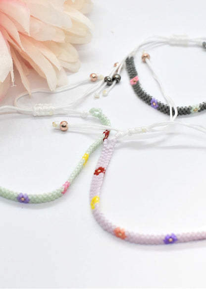 Thin beaded bracelet