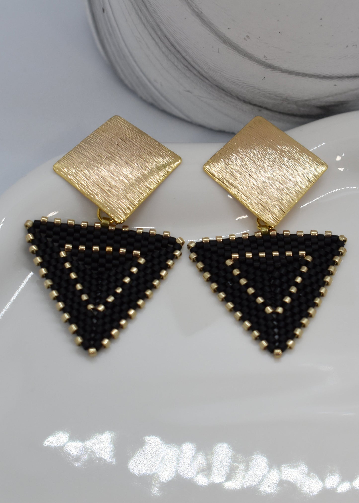 peyote triangle black earrings
