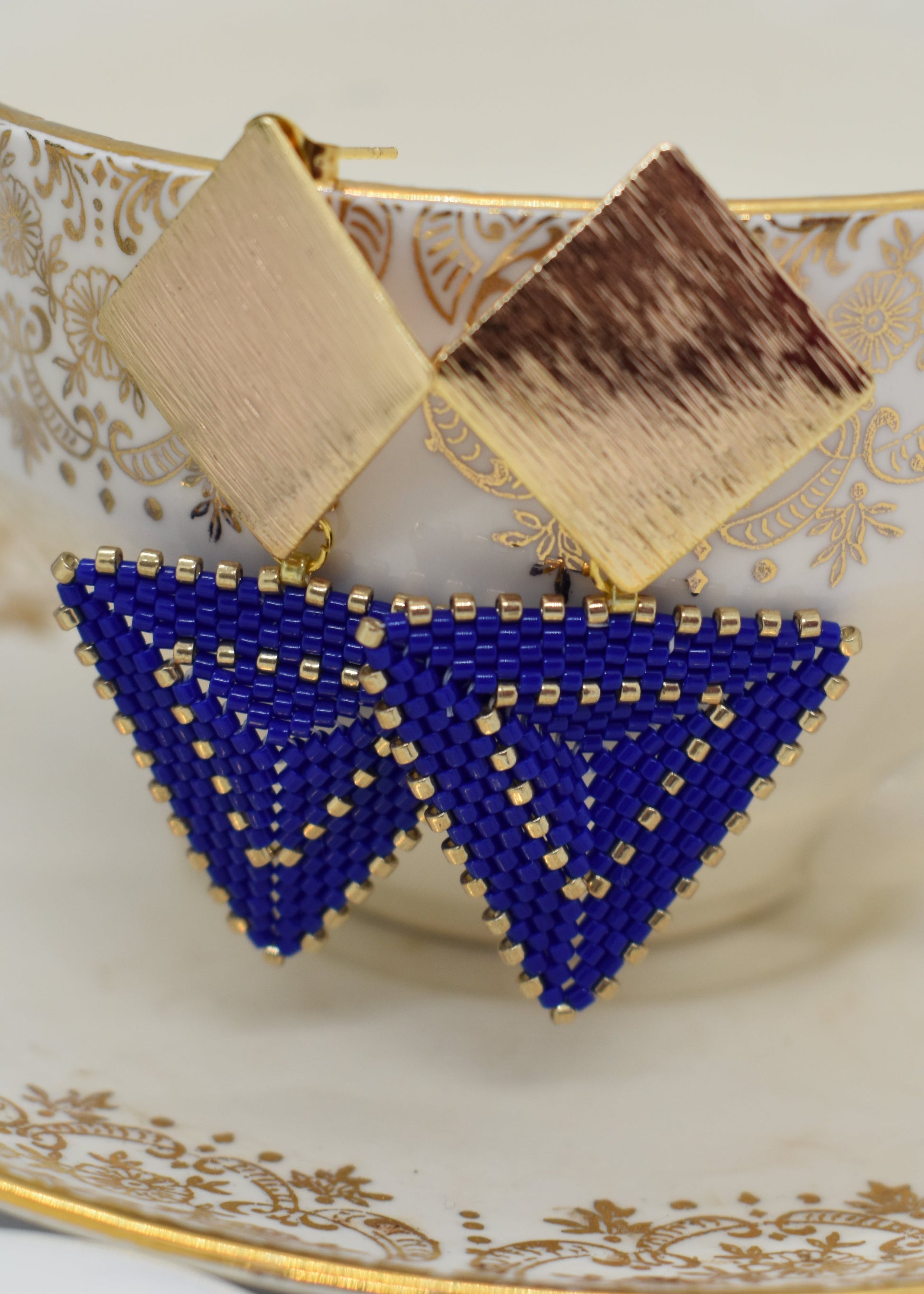 peyote triangle blue earrings