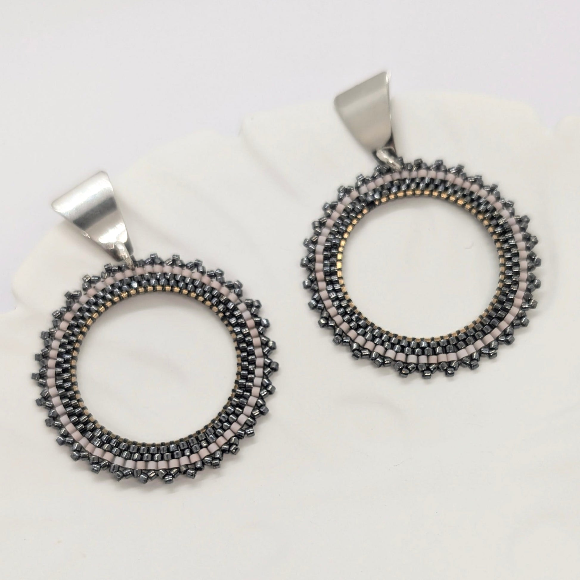 shimmerigngreyearrings 