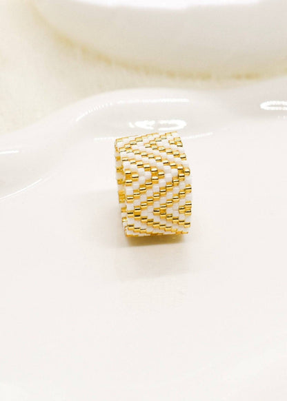 zizagwhiteand gold ring